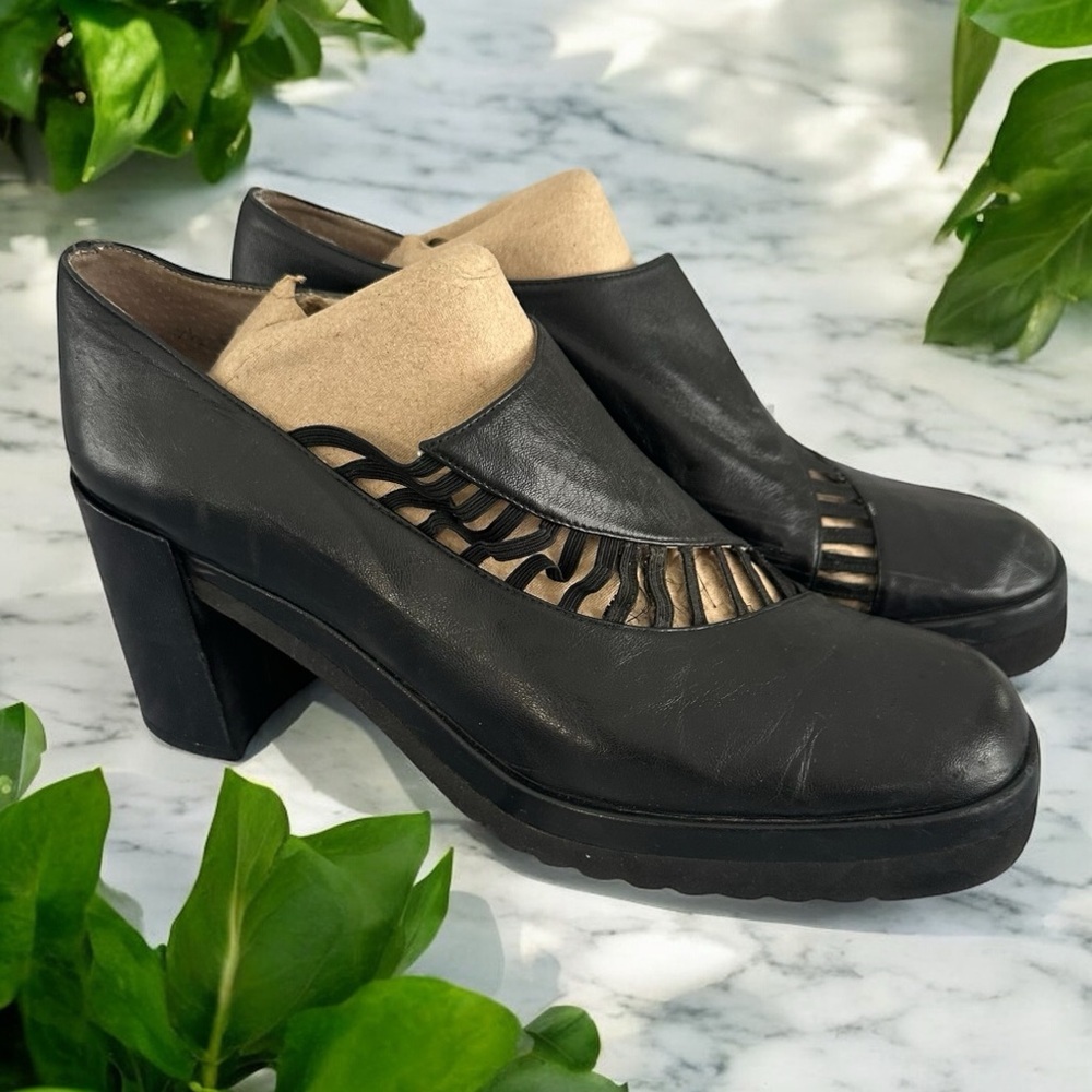 Vintage 90’s Nine West Unique Cut-Out Design Black Leather Women's Heels